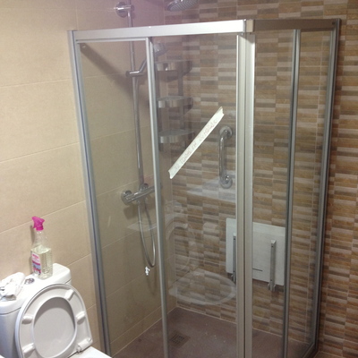 mampara en plato de ducha esquinero