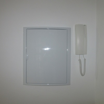 Exterior del cuadro y telefonillo.