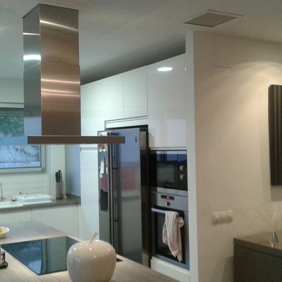 Cocina vivienda unifamiliar con iluminación led