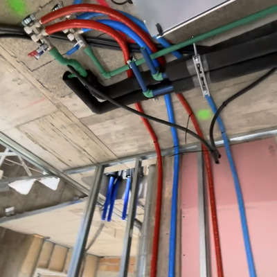 Red de distribución de agua fría y caliente