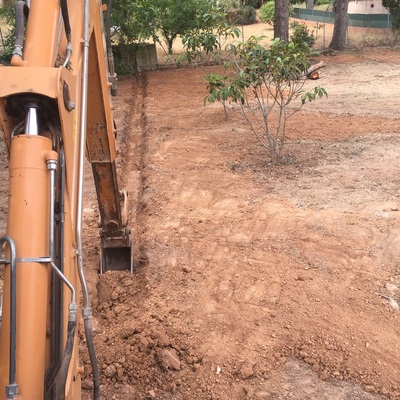 Zanja para vallado en el Vendrell