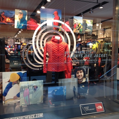 ESCAPARATISMO Y VISUAL MERCHANDISIGN THE NORTHFACE