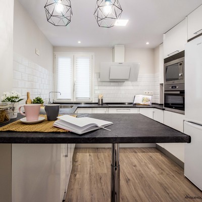 detalle cocina abierta. Reforma y Home Staging en apartamento urbano