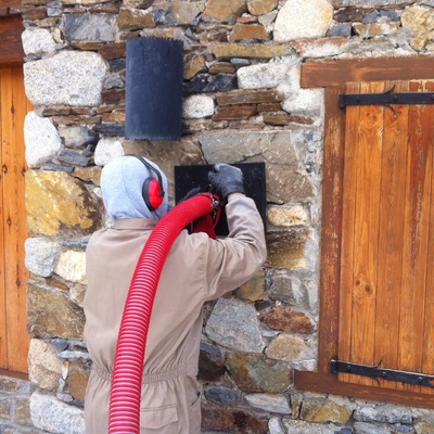 AISLAMIENTO INSUFLADO APLICANDO LA TÉCNICA ALEMANA XFLOC