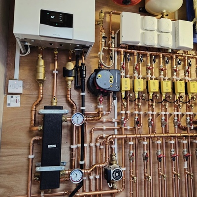 Instalación de sistema de calefacción y fontanería