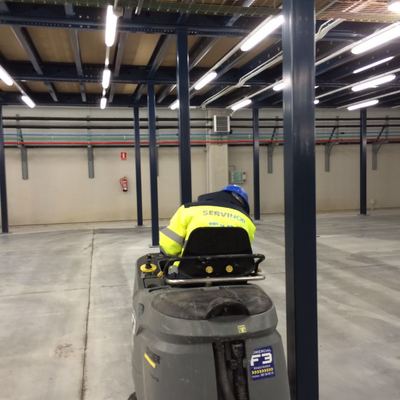 Limpieza con fregadora