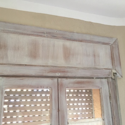 Tratamiento de humedad y posterior alisado con acabado en pintura acrílica mate