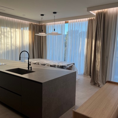 Cortinas confeccionadas a medida de grandes ventanales