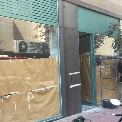 VISTA DE FACHADA DE OPTICA EN GREGORIO MARAÑON AÑO 2017