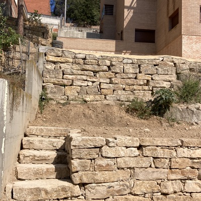 Escaleras de piedra natural rocalla
