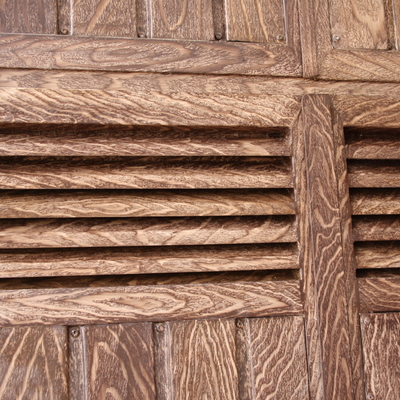 Imitación de madera en armario de gas DE CERCA.