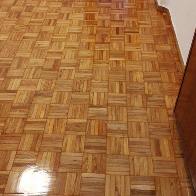 Barnizado de suelo salón 