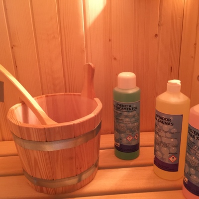 Cubo y caso de madera, productos para sauna