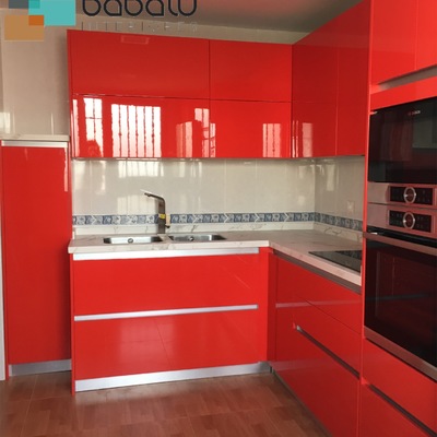 Cocina lacada en rojo