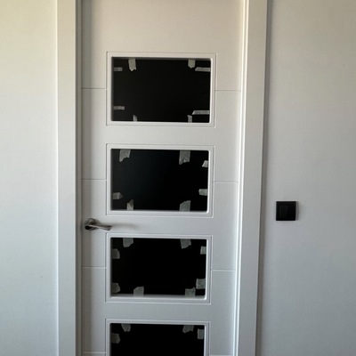 Puerta cristalera lacada