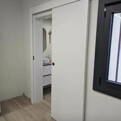 Puerta corredera blanco lacado