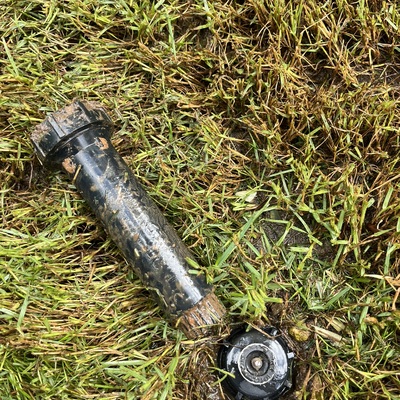 Instalacion de sistema de riego automatico y siemra de cesped