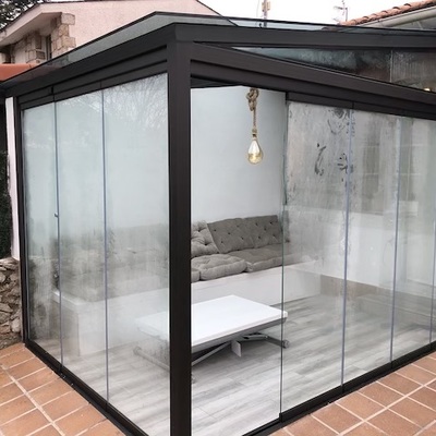 Realización de porche acristalado