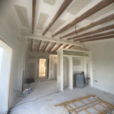 Salón y entre vigados