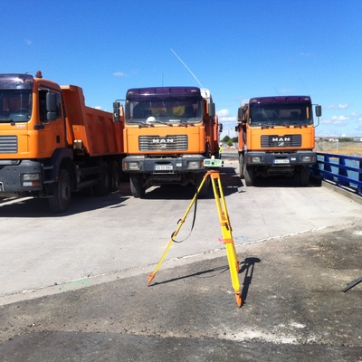 Prueba de carga en puente sobre M-45