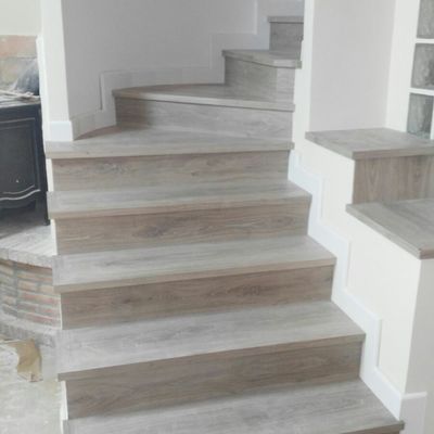 escalera de suelo laminado