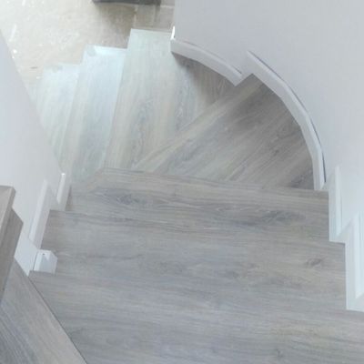 escalera suelo laminado