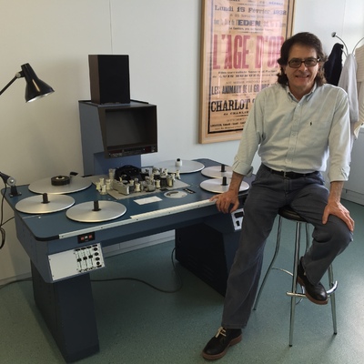 Reparación y mantenimiento de moviolas de cine.