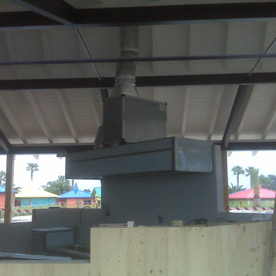 Campana extractora en bar estancia abierta (chiringuito)