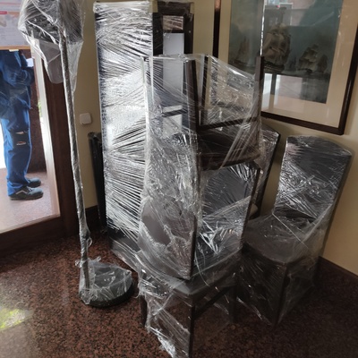 Muebles varios embalado con film