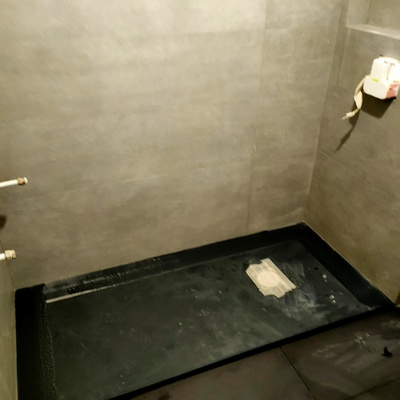 Juego perfecto plato baldosas pared y suelo