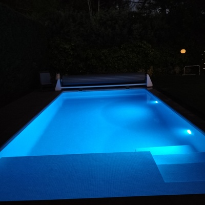 Iluminacion RGB piscina