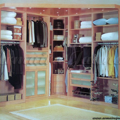 Vestidor en esquina.