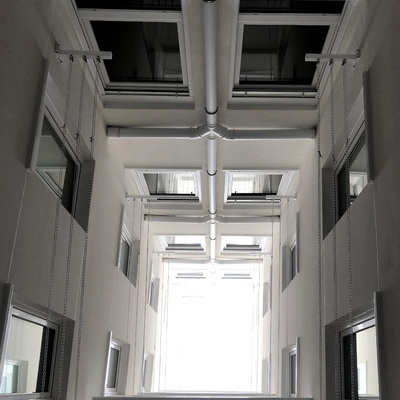 Limpieza interior de patio comunitario