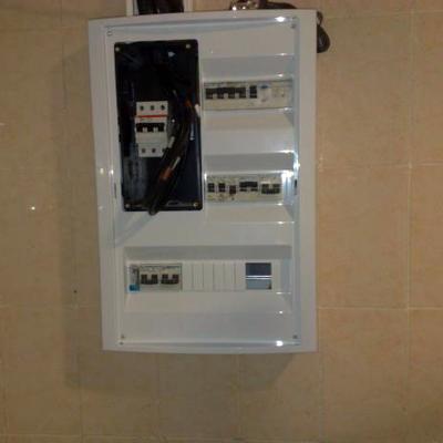 Instalacion caja de automaticos para un negocio