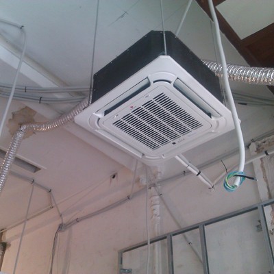 INSTALACIÓN DE AIRE ACONDICIONADO LOCAL COMERCIAL