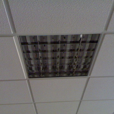 Instalación de alumbrado en oficinas