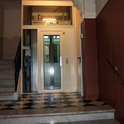 instalación de ascensor en escalera