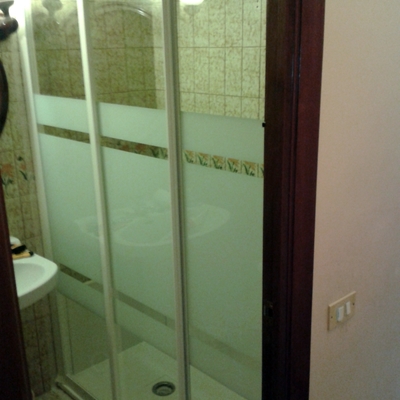 INSTALACION DE PLATO DUCHA Y MAMPARA