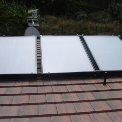 Instalación solar forzada sobre cubierta de teja