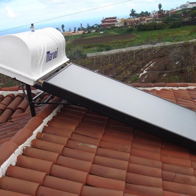 Instalación solar térmica sobre cubierta de teja