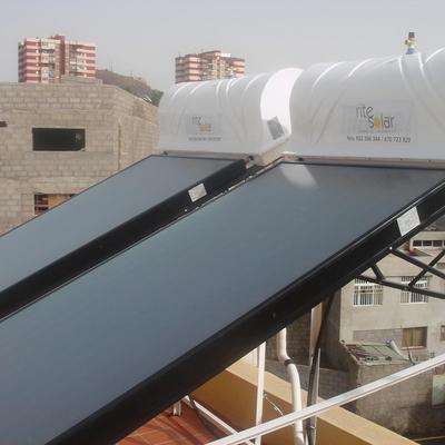 Instalación solar térmica sobre cubierta plana