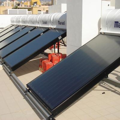Instalación solar térmica sobre cubierta plana