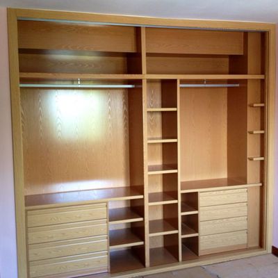 INTERIOR CON COLUMNAS.