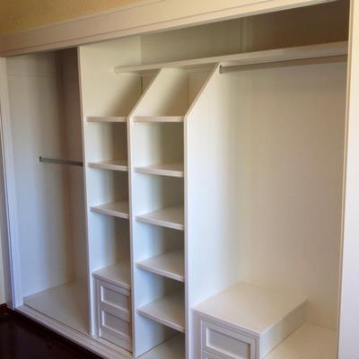 INTERIOR CON DISTINTOS FONDOS.