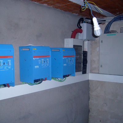 Inversores alimentando red trifasica