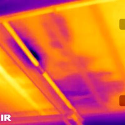 Gotera y filtraciones en un techo