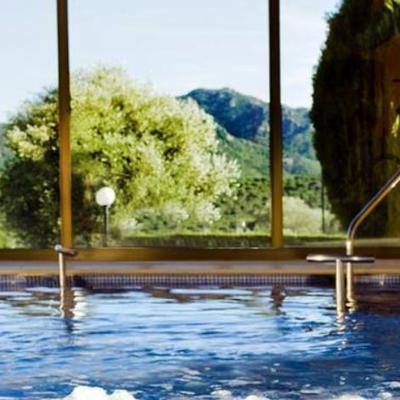 jacuzzi con vistas a la naturaleza