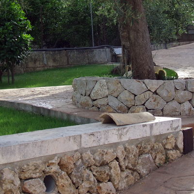 JARDINERA Y PEQUEÑO MURO