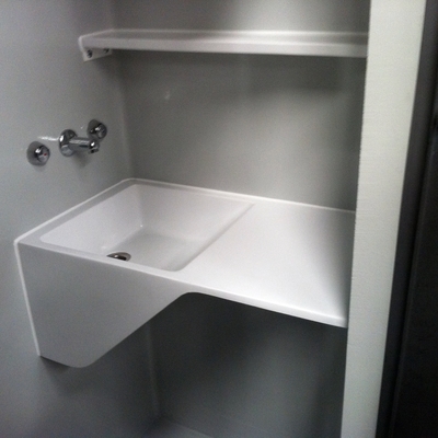 lavabo con estanteria