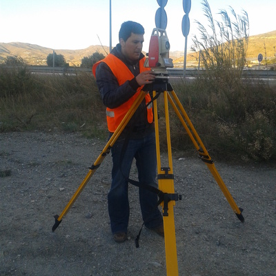 Levantamiento de camino rural para acceso a carretera